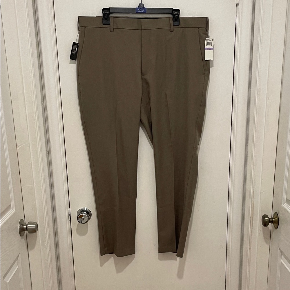 Van Heusen Men's Tan Dress Pants